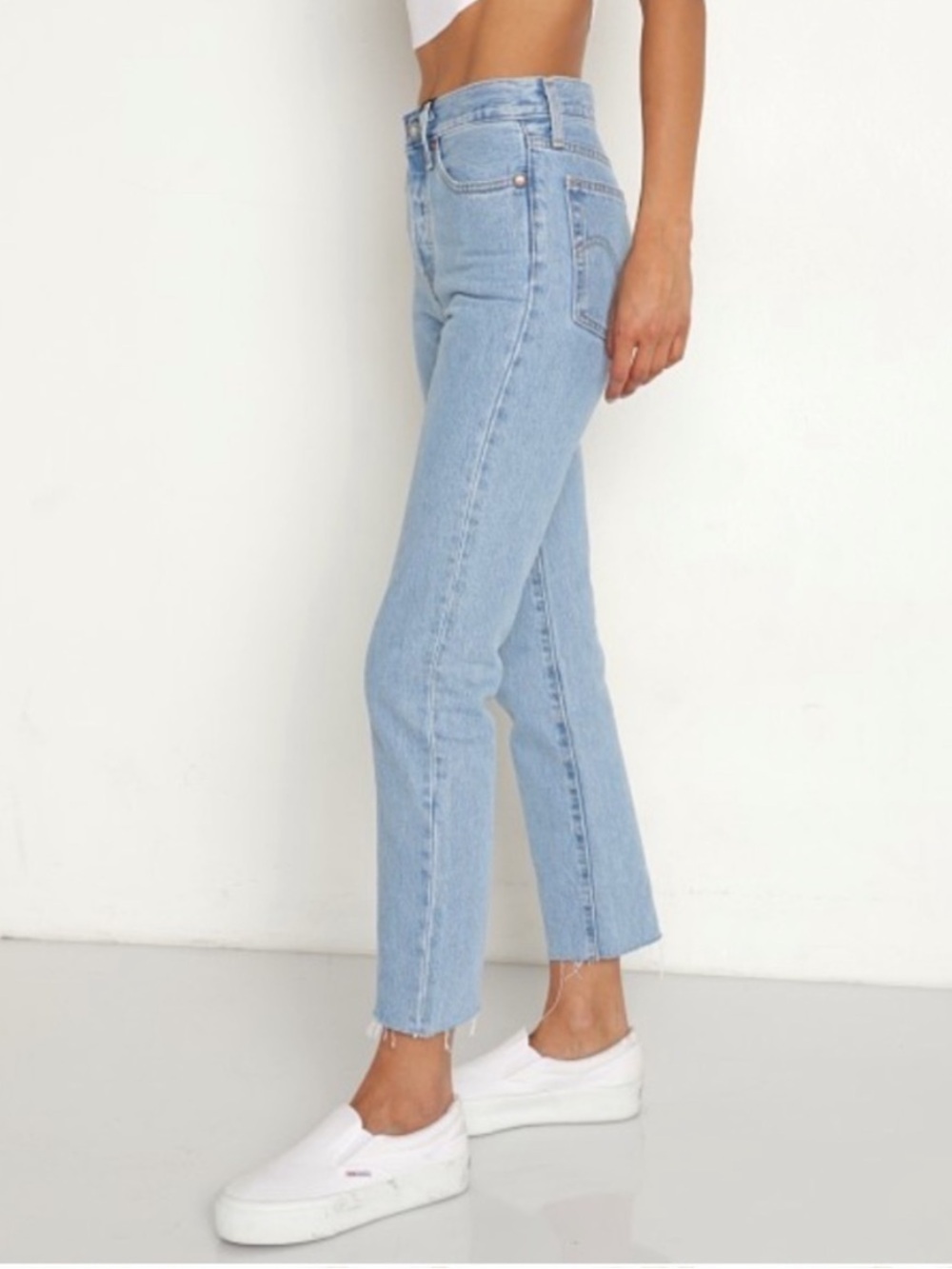 Levi’s Wedgie Straight Light Blue Frayed Hem Jeans 27